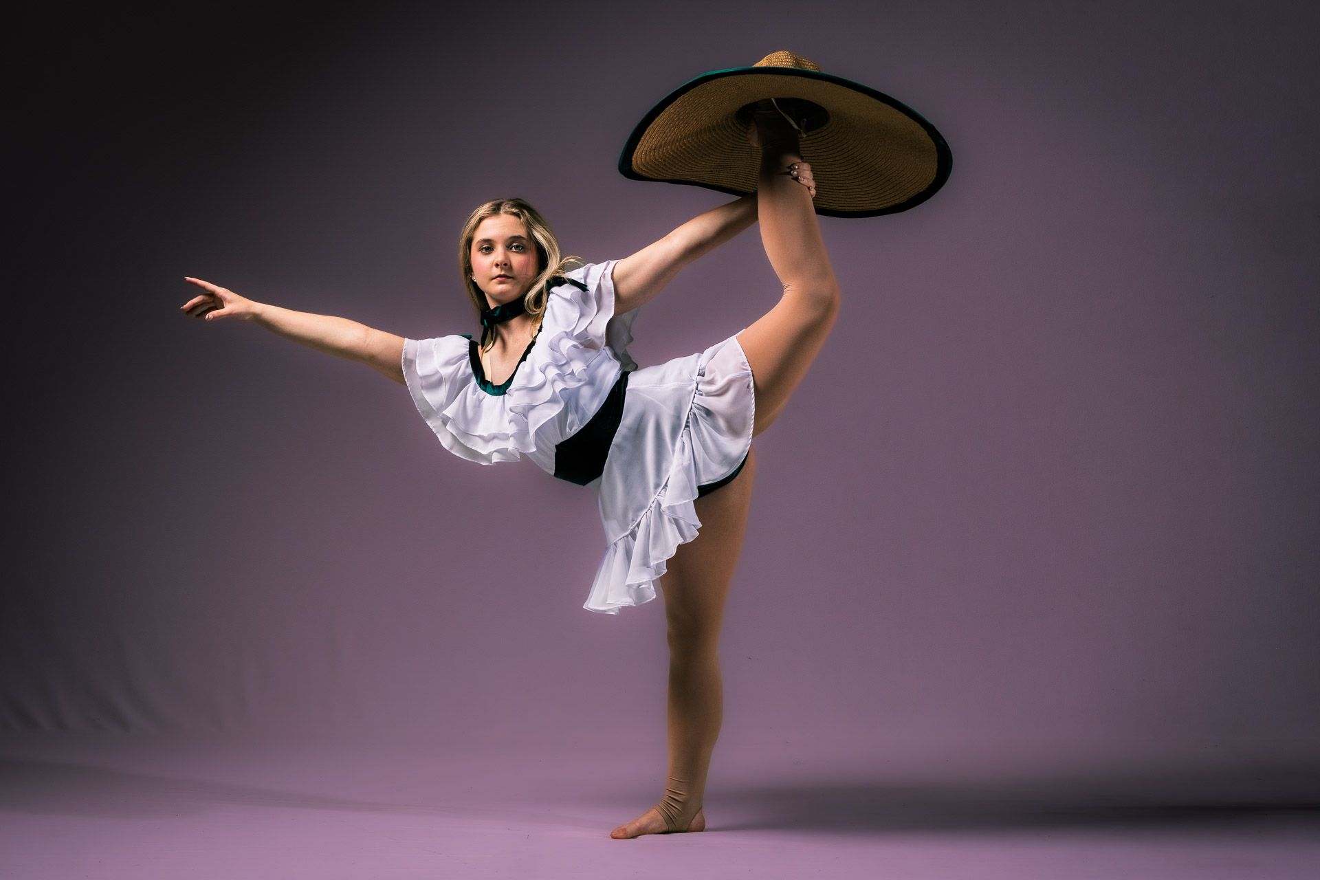 Soloist in white ruffles and oversized straw hat